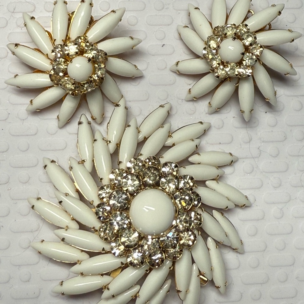 Judy Lee Elegant White Floral Brooch Set